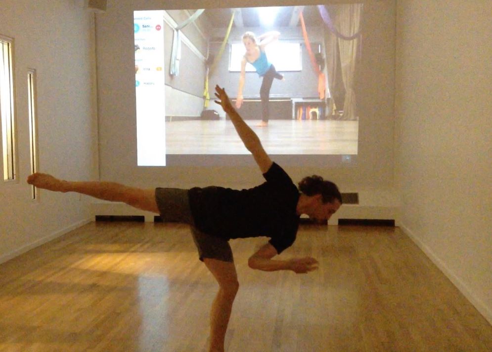 Imágenes compartidas por Catterson para la difusión al momento del estreno